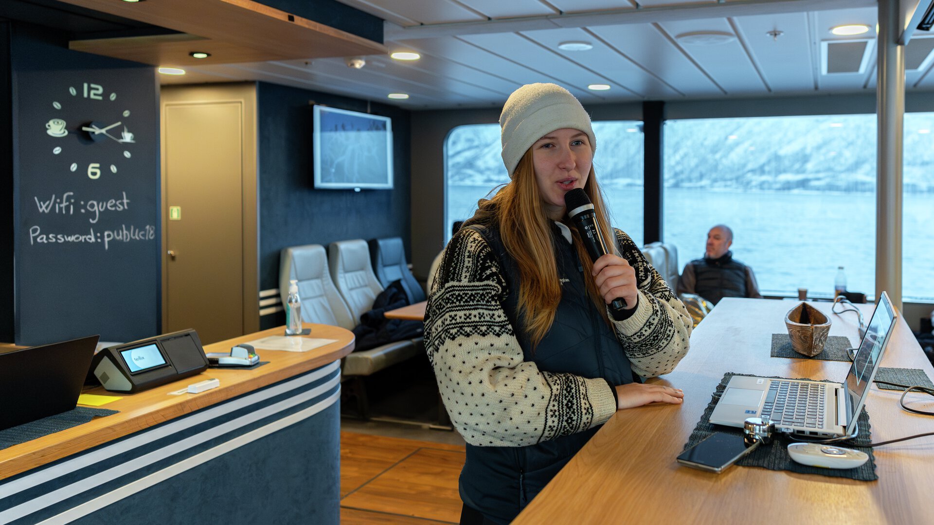 Knowledgeable guide on the fjord cruise from Tromsø