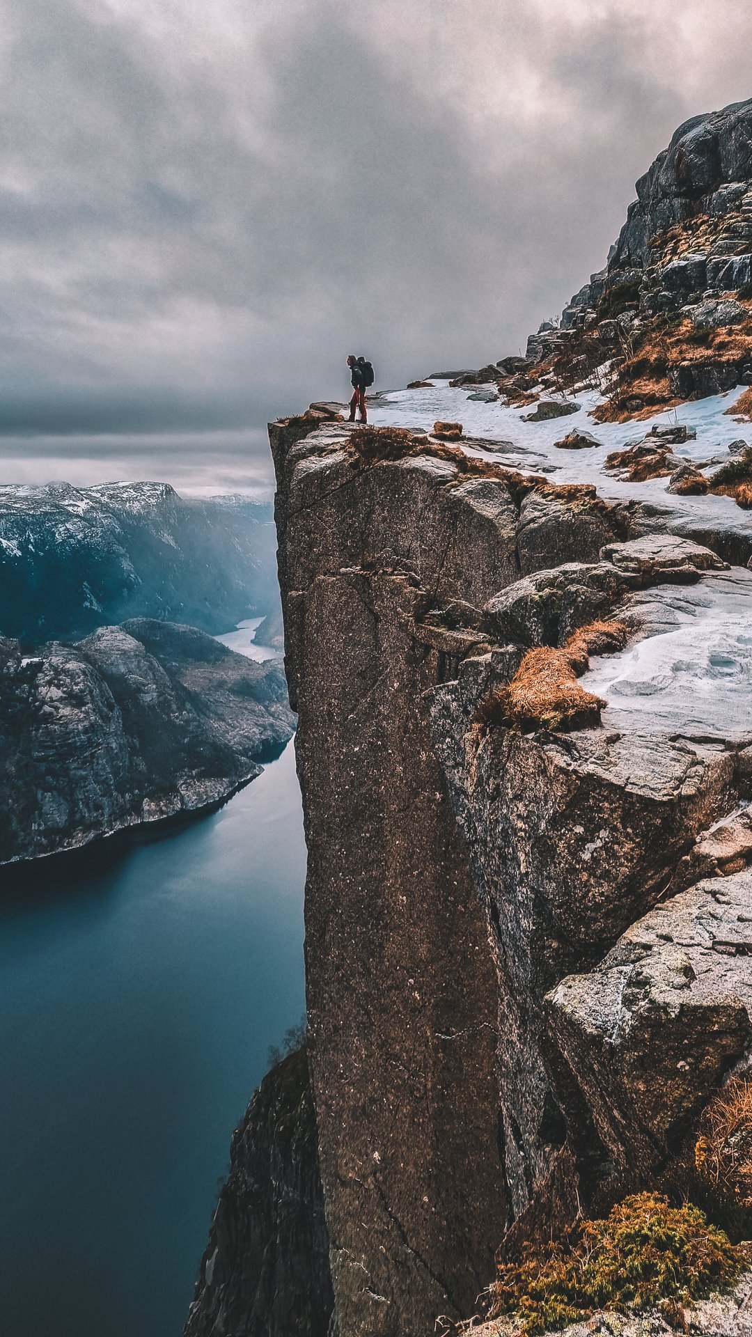 Winter cruise and hike Lysefjorden and Preikestolen