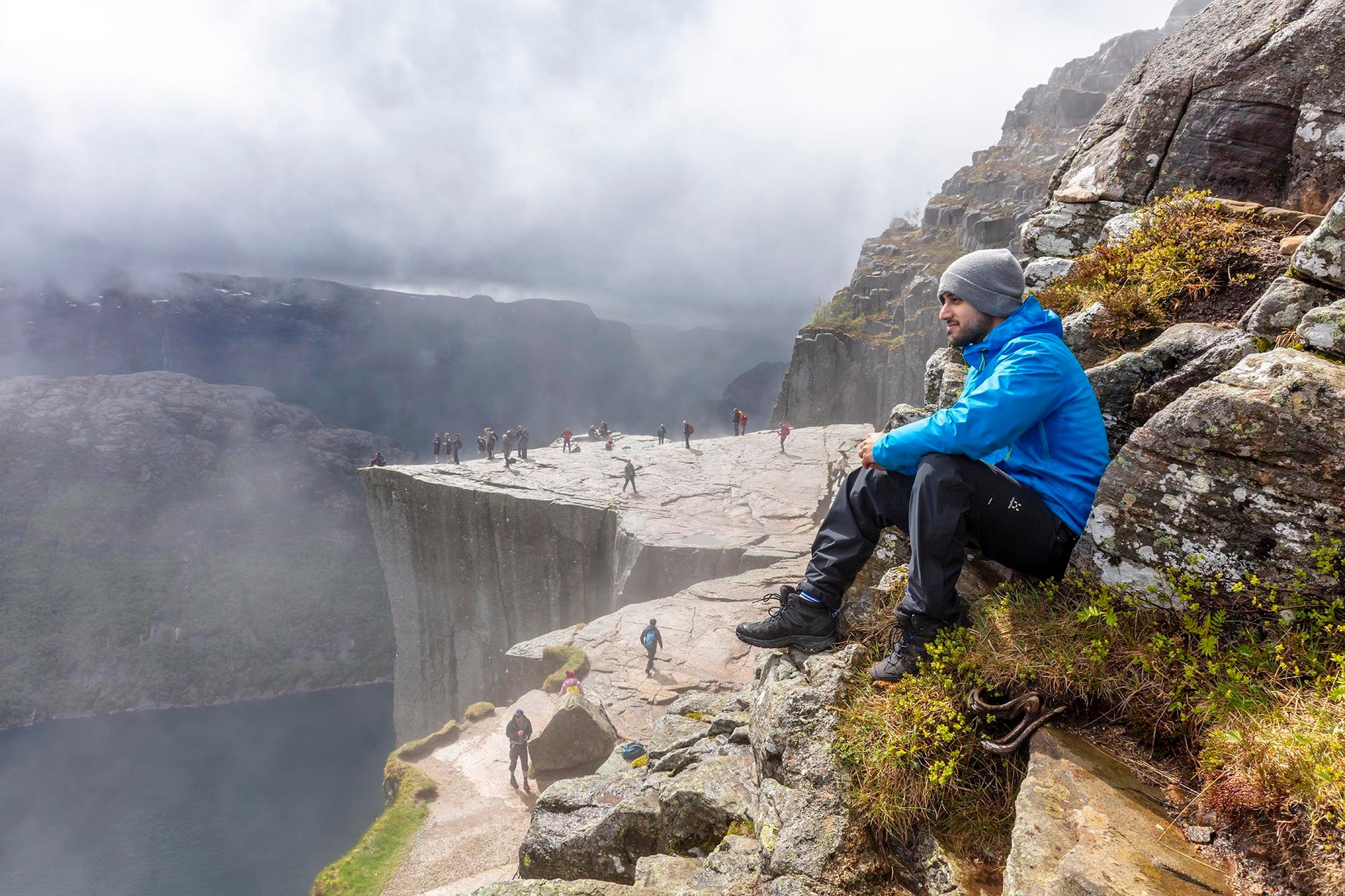 Cruise and Hike Preikestolen