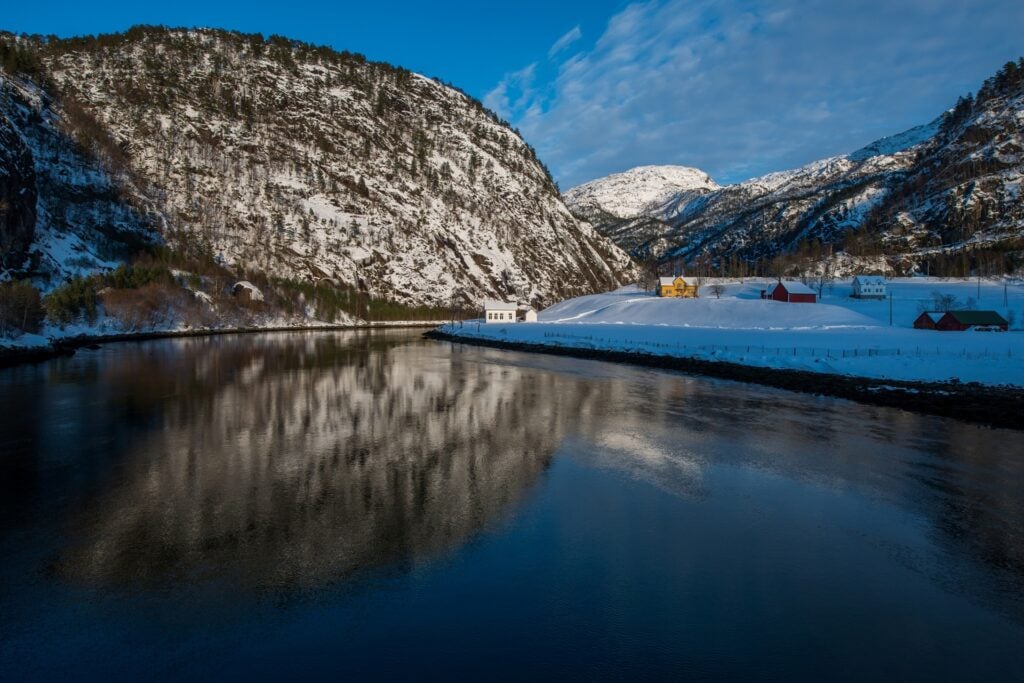 Landskapsbilde fra fjordcrusie til Mostraumen