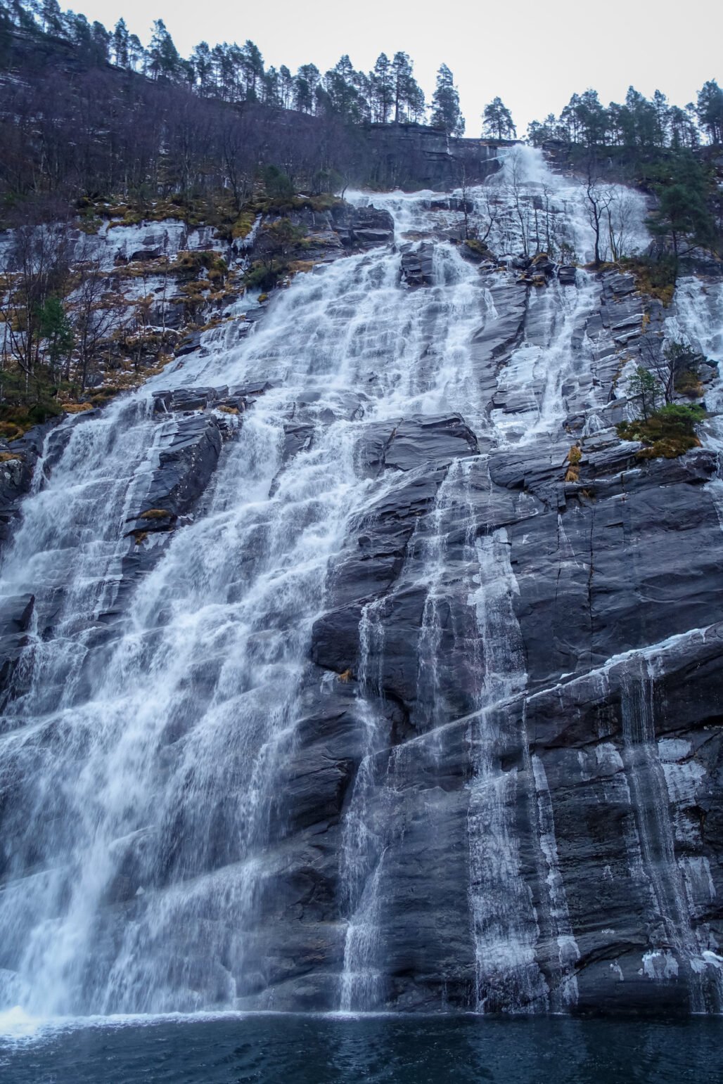 Waterfall in Mostraumen