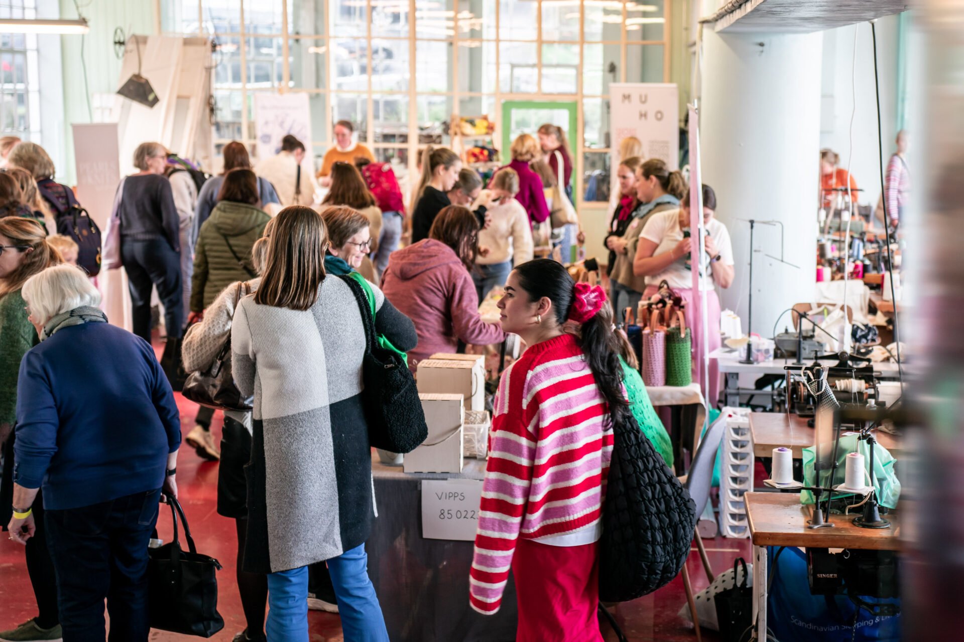 Foredrag og salgsboder hos Bergen Strikkefestival