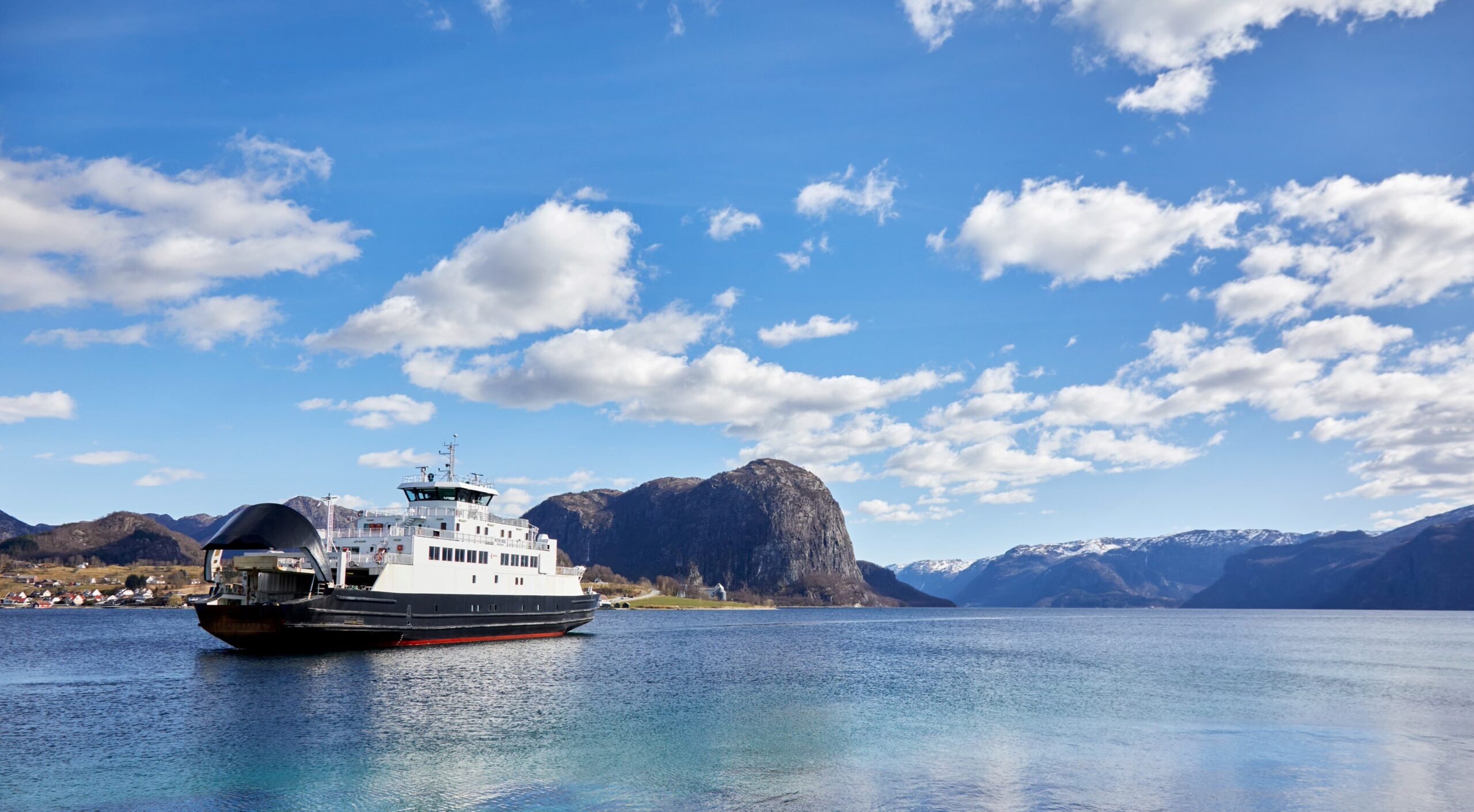 Petter Dass - Lysefjorden turistferje på Lysefjorden